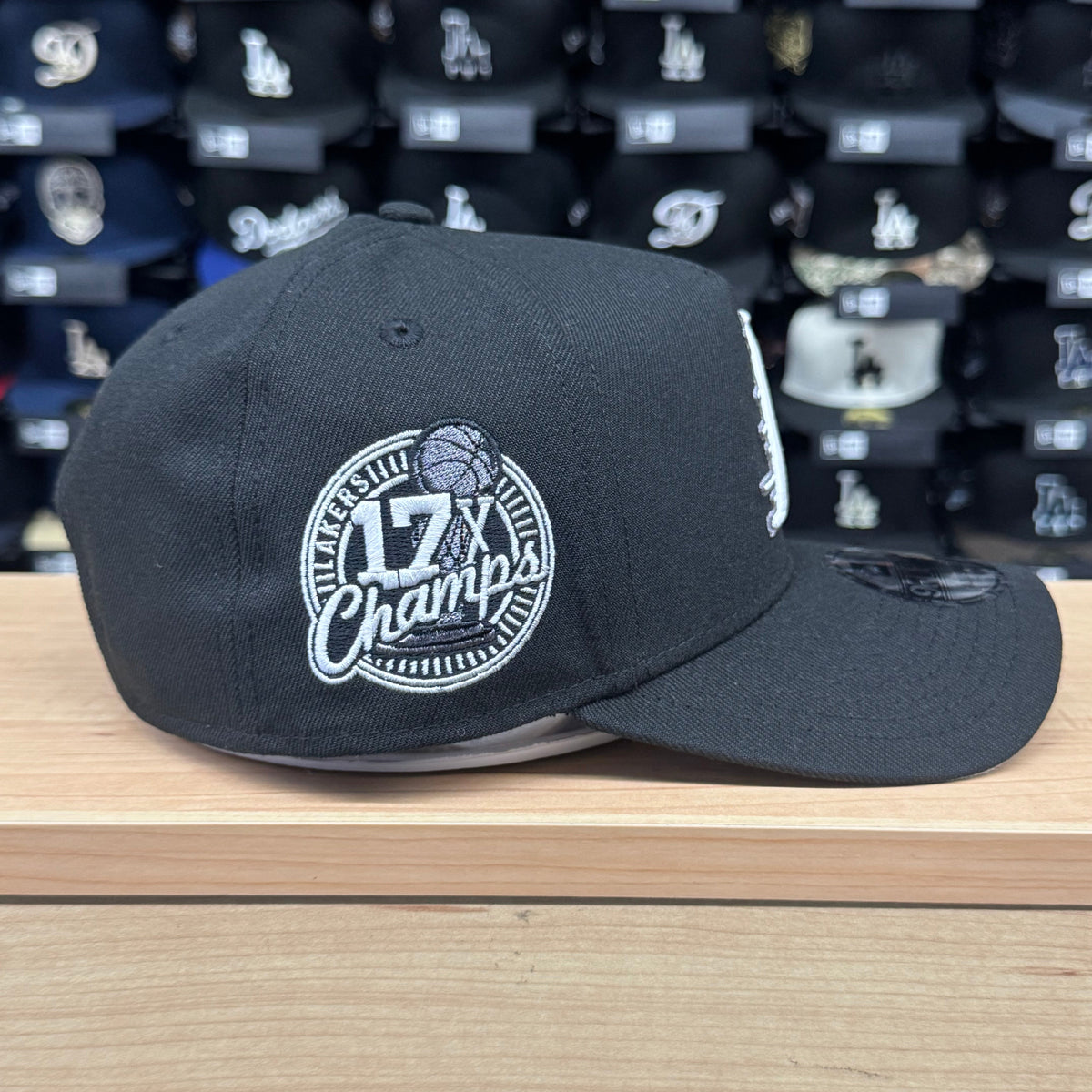 Los Angeles Lakers Snapback 9Forty New Era A-Frame 17X Champs Black Ha