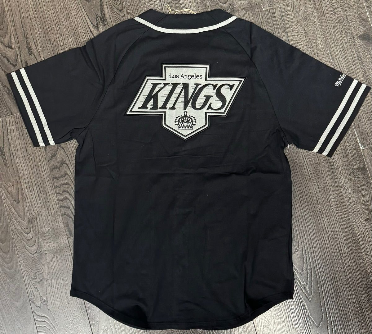 Los Angeles Kings Mens Mitchell Ness Vintage Logo Button Front