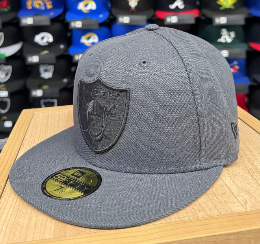 Raiders Fitted New Era 59Fifty Graphite Blackout Cap Hat Grey UV