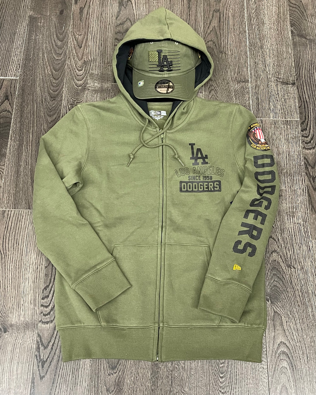 Los Angeles Dodgers Womens Sweatshirt New Era Armed Forces 2023 Olive Green Full Zip Hoodie - THE 4TH QUARTER