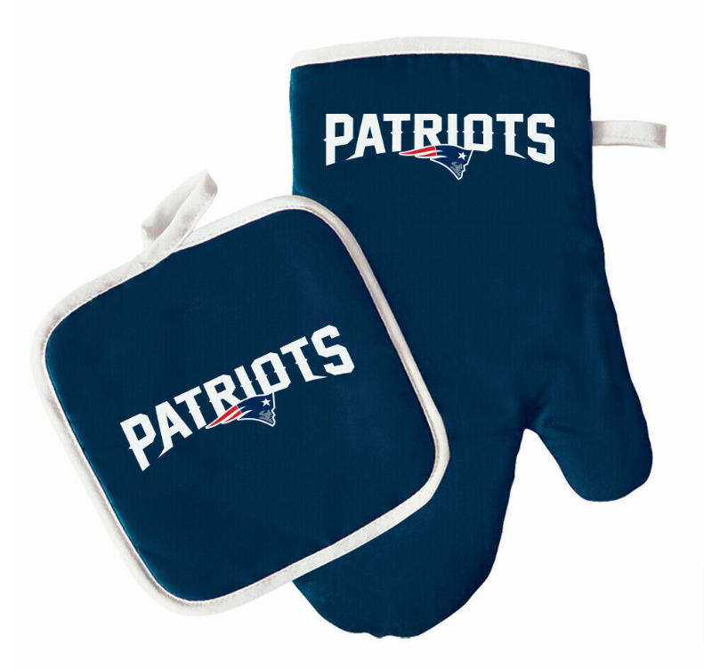 New England Patriots Oven Mitt and Pot Holder - THE 4TH QUARTER